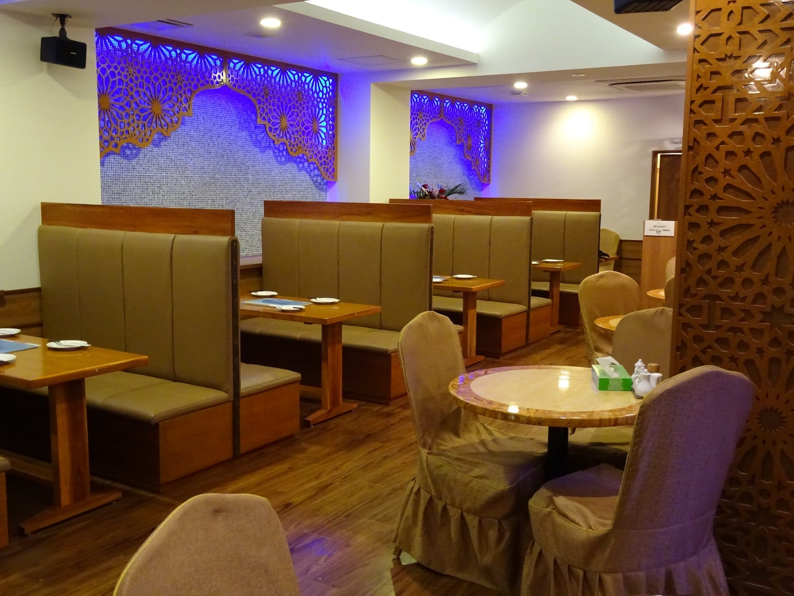 Tokyo Chinese Muslim Restaurant interior
